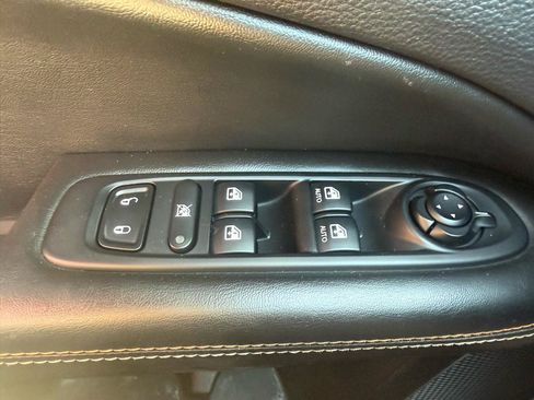 Used 2017 Jeep Compass Latitude AWD/4WD image 32