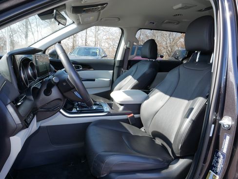 Certified 2024 Kia Carnival EX image 34