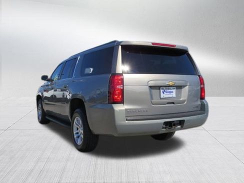 Used 2019 Chevrolet Suburban LT image 5