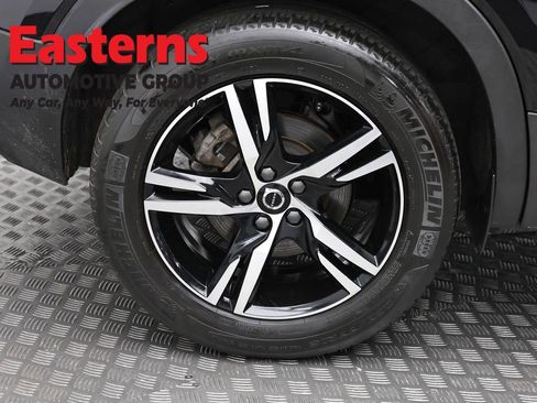 Used 2024 Volvo XC40 B5 Core AWD/4WD image 30