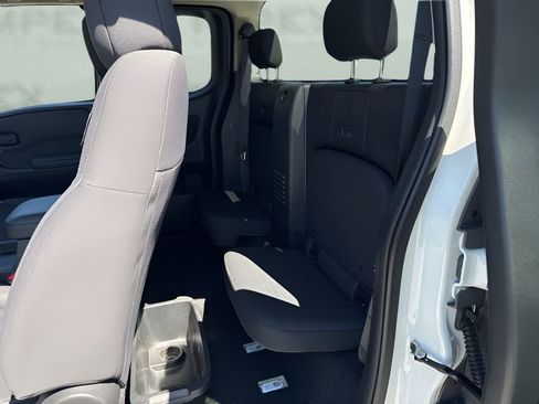 Used 2022 Nissan Frontier S RWD image 10