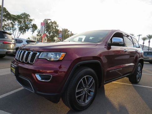 Used 2017 Jeep Grand Cherokee Limited image 3
