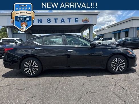 Used 2023 Nissan Altima 2.5 SV FWD image 1