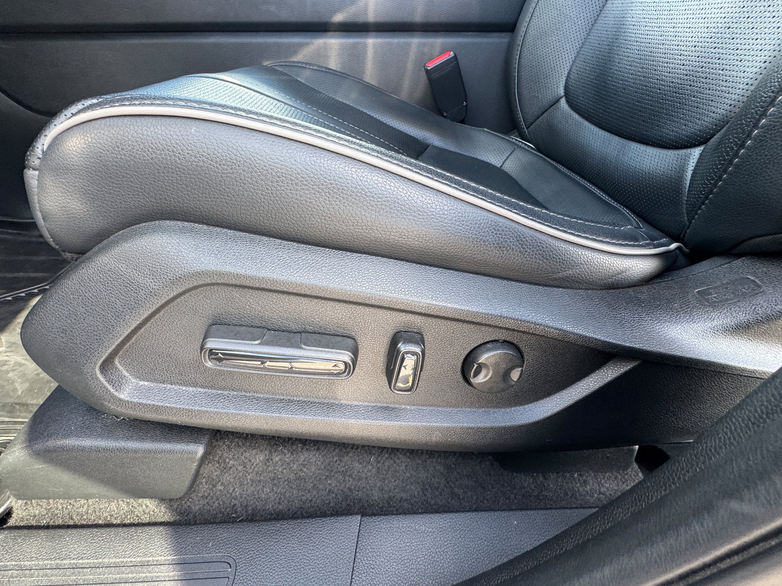 Used 2023 Honda Pilot Elite image 25