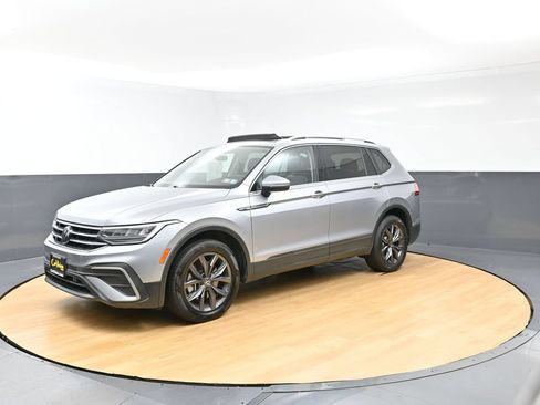 Used 2022 Volkswagen Tiguan SE FWD image 5