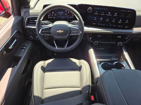 New 2025 Chevrolet Suburban Premier image 9
