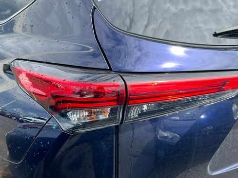Used 2022 Toyota Highlander XLE image 20