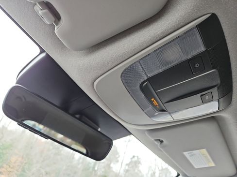 Used 2025 Kia Niro LX image 29