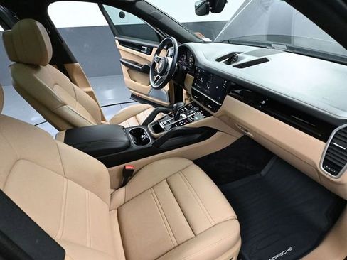 Used 2022 Porsche Cayenne Base image 54
