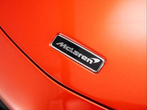 Used 2023 McLaren Artura image 12