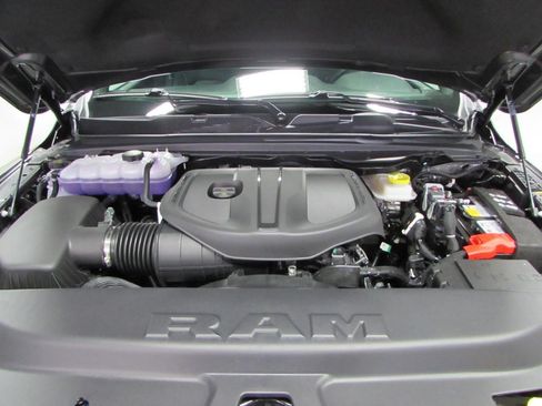 New 2026 RAM 1500 Express AWD/4WD image 10