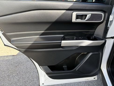 Used 2023 Ford Explorer XLT image 24