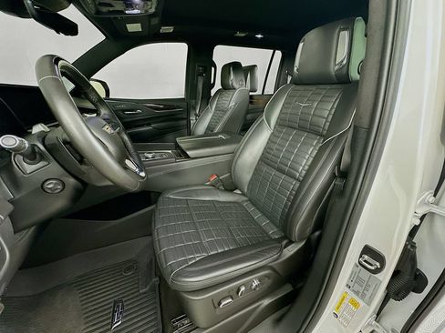 Used 2024 Cadillac Escalade ESV Sport Platinum w/ LPO, ONYX Package AWD/4WD image 28