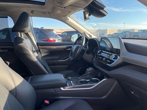 Used 2021 Toyota Highlander Platinum image 5