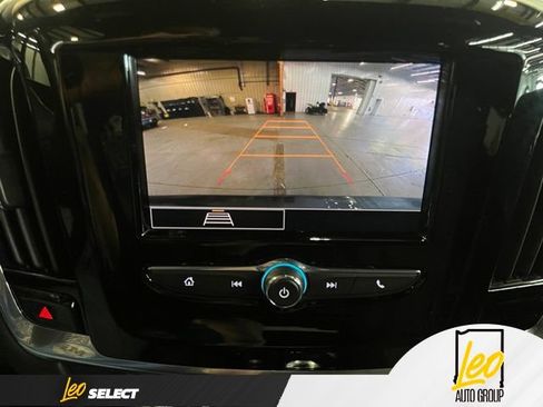 Used 2022 Chevrolet Traverse LT FWD image 11