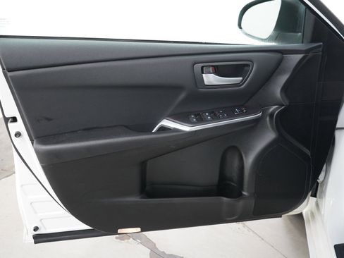 Used 2017 Toyota Camry LE FWD image 18