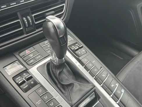 Used 2021 Porsche Macan AWD/4WD image 32