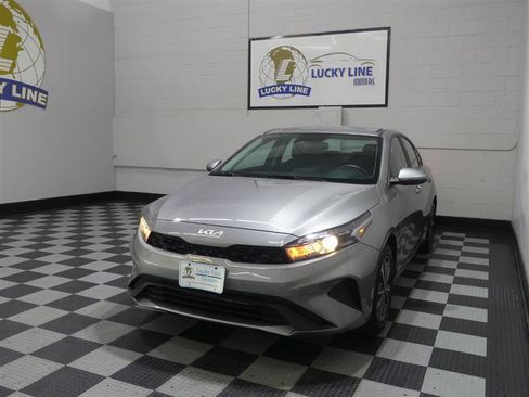 Used 2023 Kia Forte LXS w/ LXS Technology Package FWD image 5