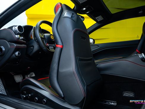 Used 2017 Ferrari GTC4Lusso AWD/4WD image 40