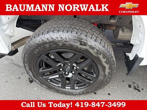 Used 2025 Chevrolet Silverado 1500 Custom Trail Boss w/ Turbomax Blackout Package AWD/4WD image 13