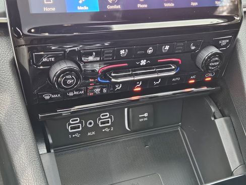 New 2025 Jeep Grand Cherokee Limited w/ Luxury Tech Group II RWD image 23