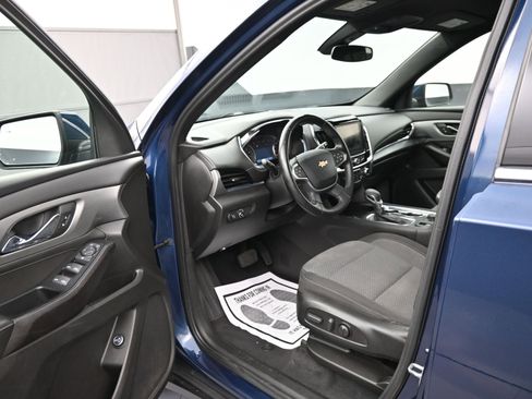 Used 2023 Chevrolet Traverse LT image 9
