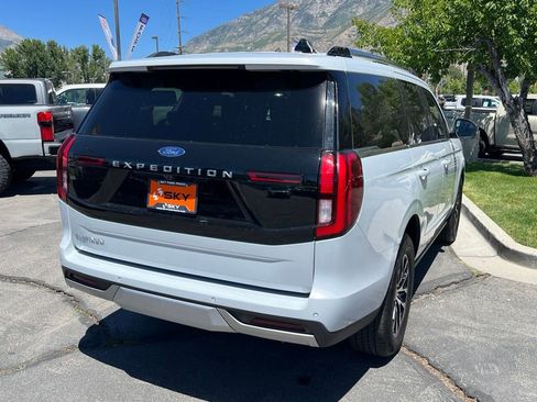 Used 2025 Ford Expedition Platinum AWD/4WD image 9