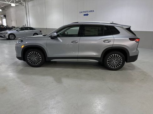 New 2026 Volkswagen Tiguan S FWD image 5