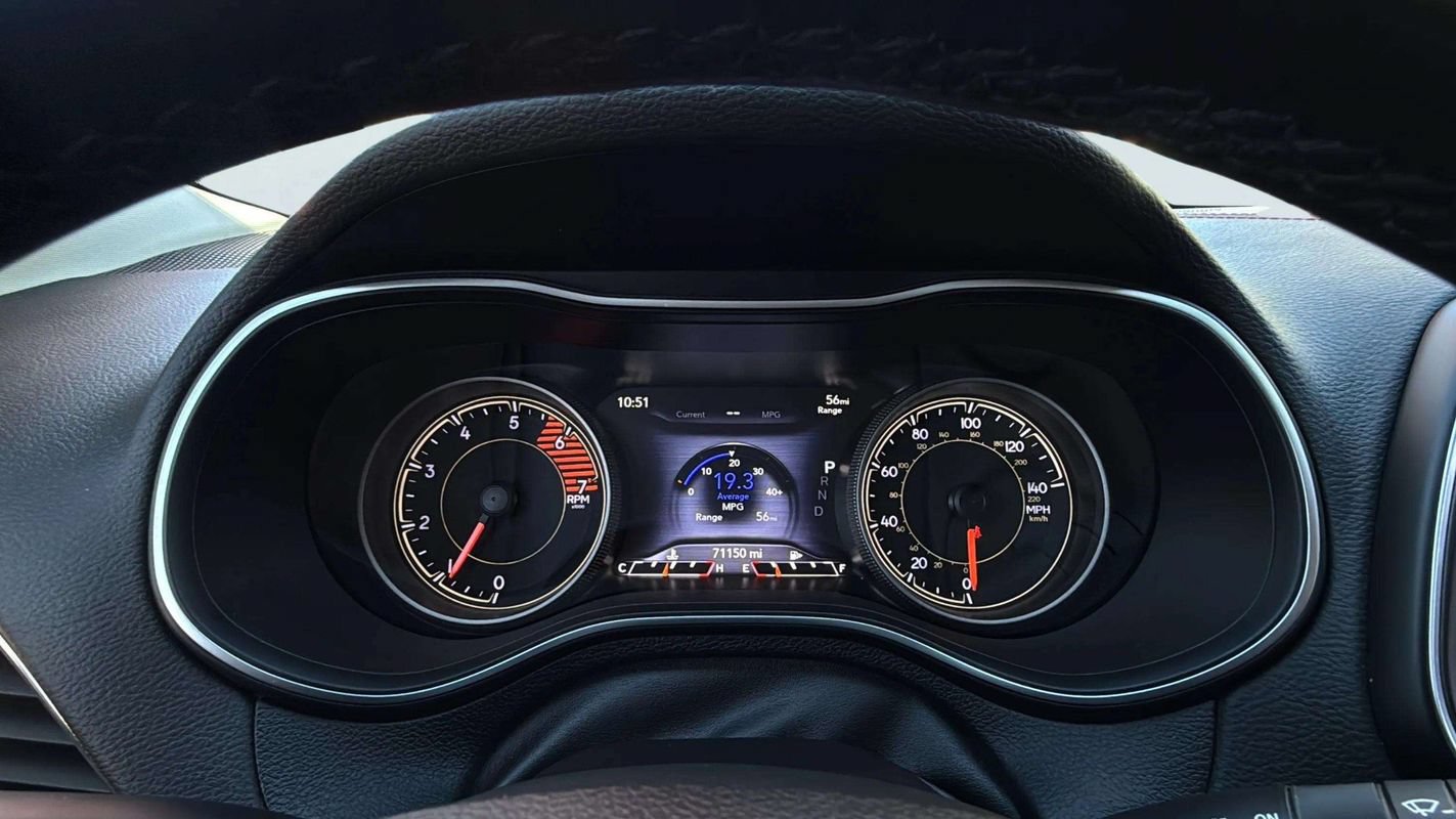 Used 2019 Jeep Cherokee Trailhawk AWD/4WD image 11