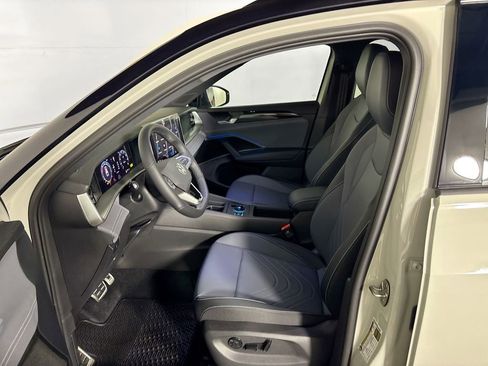 New 2026 Volkswagen Tiguan SE R-Line image 11