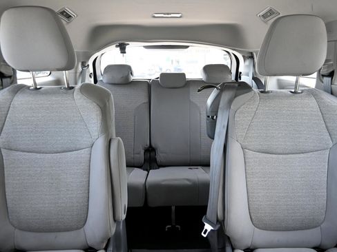 Used 2021 Toyota Sienna LE image 22