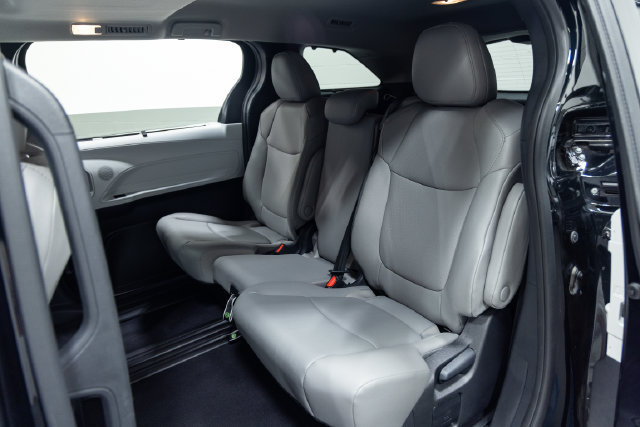 Used 2026 Toyota Sienna XLE FWD image 23