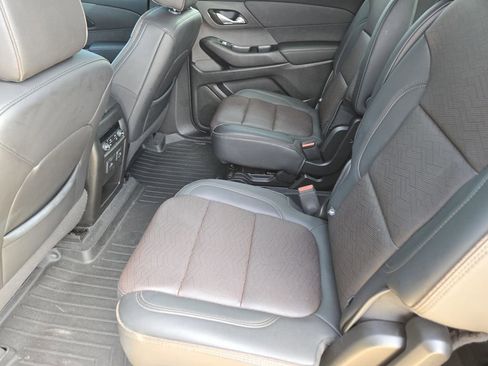 Used 2023 Chevrolet Traverse High Country FWD image 21