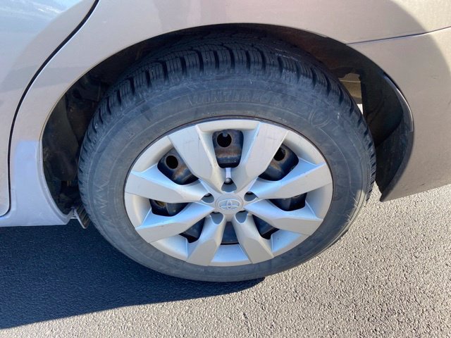 Used 2015 Toyota Corolla LE FWD image 12