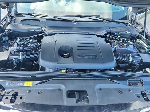 Used 2025 Land Rover Discovery Metropolitan Edition AWD/4WD image 29