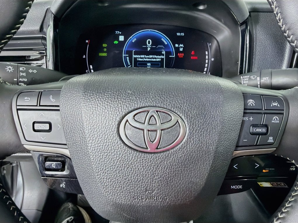 Used 2025 Toyota Camry SE FWD image 16