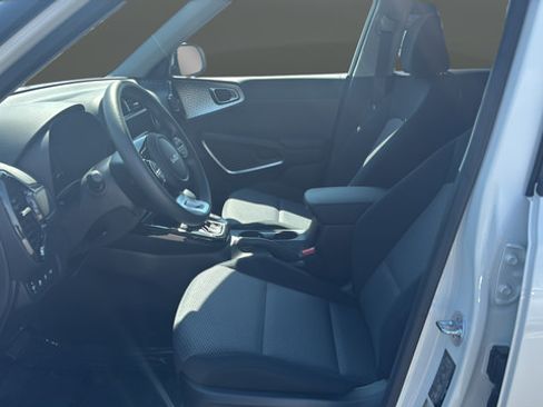 Certified 2025 Kia Soul S FWD image 9