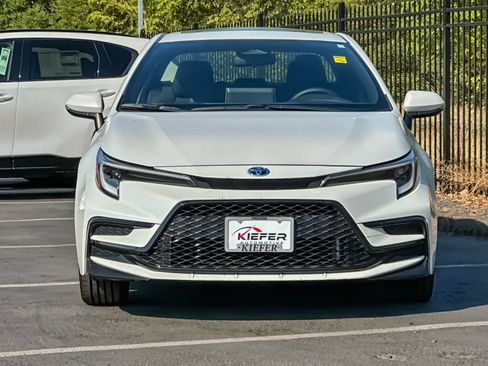 Used 2025 Toyota Corolla SE w/ SE Premium Package AWD/4WD image 8