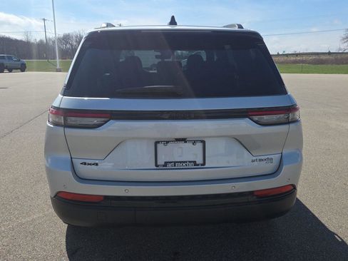 Used 2025 Jeep Grand Cherokee Altitude image 4