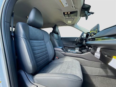 New 2025 Mitsubishi Outlander SE image 30