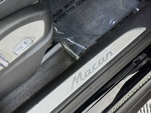 Used 2017 Porsche Macan image 30
