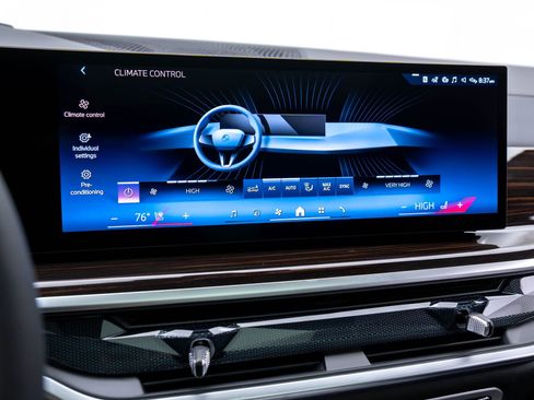 Certified 2025 BMW X7 xDrive40i w/ Executive Package image 19