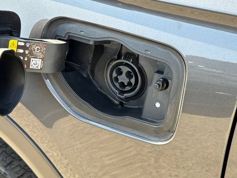 Certified 2022 Jeep Grand Cherokee Trailhawk w/ Luxury Tech Group III AWD/4WD image 10