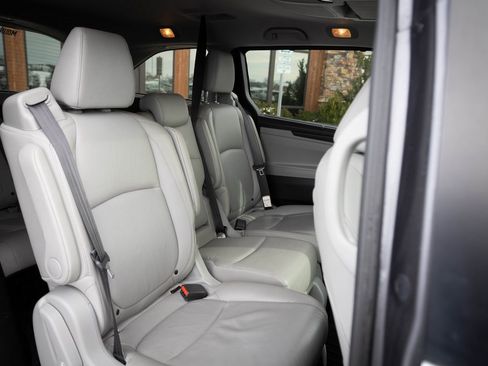 Used 2018 Honda Odyssey EX-L image 32