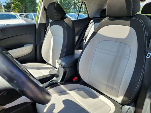 Certified 2023 Hyundai Venue SEL w/ Cargo Package FWD image 7