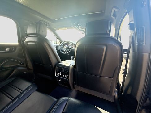Used 2021 Porsche Cayenne S image 30