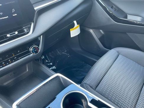 New 2026 Chevrolet Equinox LT AWD/4WD image 18