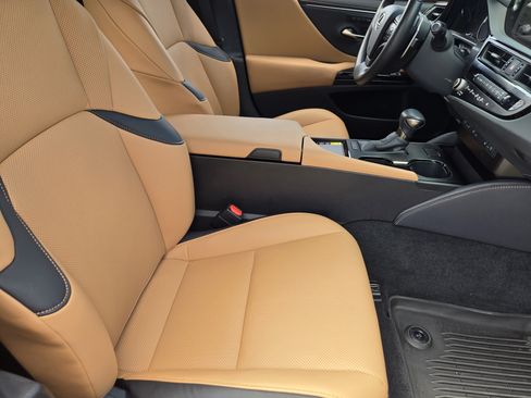 Used 2025 Lexus ES 350 w/ Premium Package FWD image 18