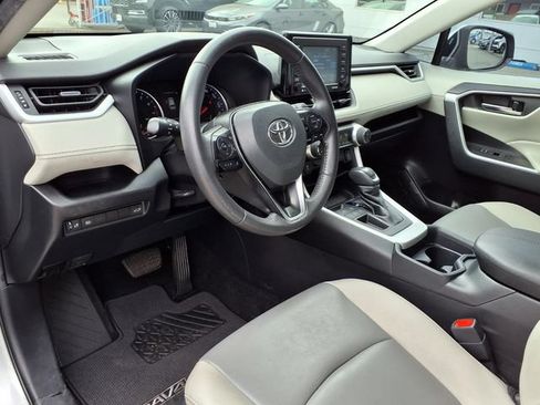 Used 2021 Toyota RAV4 XLE Premium w/ Carpet Mat Package (TMS) FWD image 4