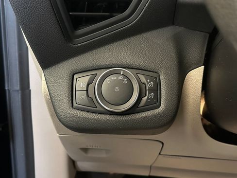 Used 2019 Ford Escape SE FWD image 17